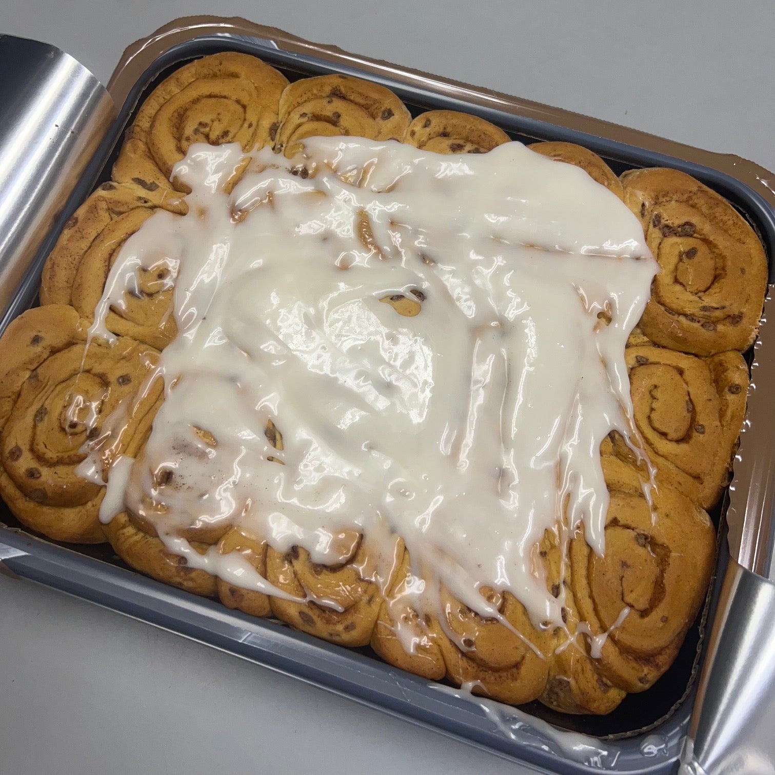 Military MRE Tray Pack, Cinnamon Roll with White Icing, Ready to Eat